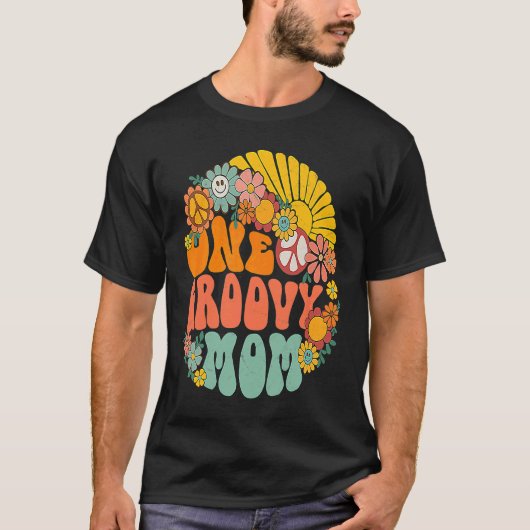One Groovy Mom Retro 70s Hippie Boho Wavy Mama Mot Tシャツ (正面)
