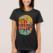 One Groovy Mom Retro 70s Hippie Boho Wavy Mama Mot Tシャツ (正面)