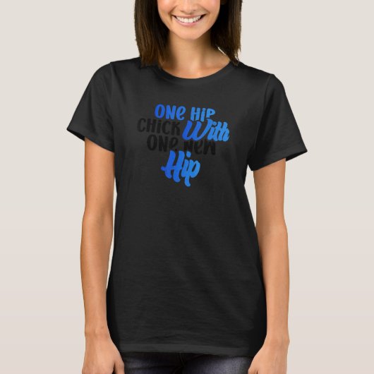 One Hip Chick With One New Hip Fun Hip Replacement Tシャツ (正面)