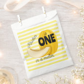 One in a Melon First 1st Birthday Party フェイバーバッグ (クリップ留めされた状態)