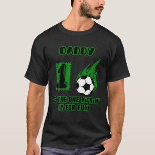One Kickin it forおもしろいDaddy Soccer First誕生日 Tシャツ