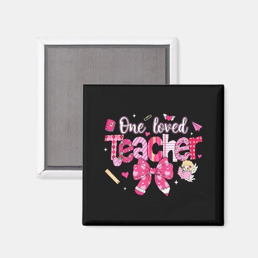 One Loved Teacher Coquette Bow Pencil Valentine Gi マグネット (正面/裏面)