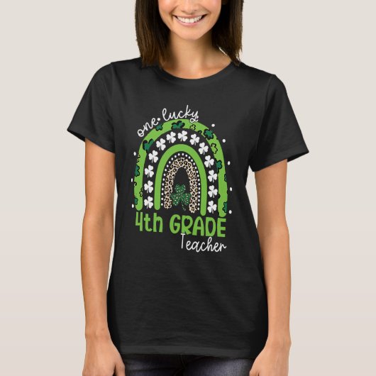 One Lucky 4th Grade Teacher St Patrick's Day 2023  Tシャツ (正面)