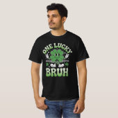 One Lucky Bruh Shirt – Funny St Patrick’s Day Clov Tシャツ (正面フル)