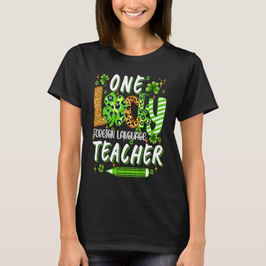 One Lucky Foreign Language Teacher Pencil St Patri Tシャツ (正面)