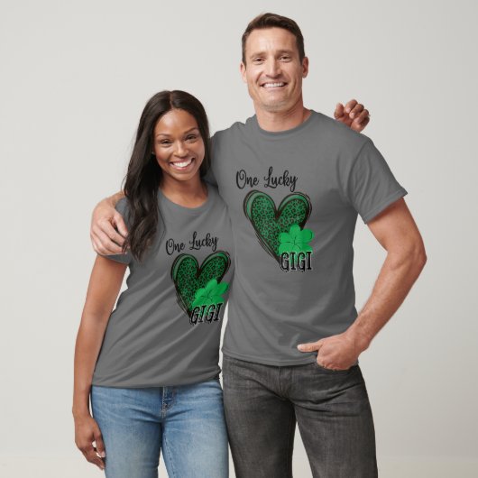 One Lucky Gigi Leopard Heart St Patrick’S Day Tシャツ (ユニセックス)