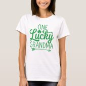 One Lucky Grandma - Festive St. Patrick's Day Luck Tシャツ (正面)