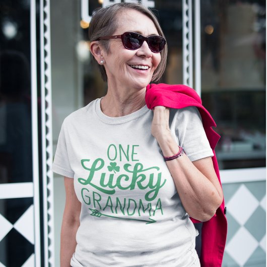 One Lucky Grandma - Festive St. Patrick's Day Luck Tシャツ