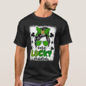 One Lucky Mama Messy Bun St Patrick's Day Leopard  Tシャツ (正面)
