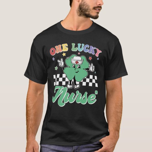 One Lucky Nurse ICU RN Retro Groovy Patrick's Day  Tシャツ (正面)