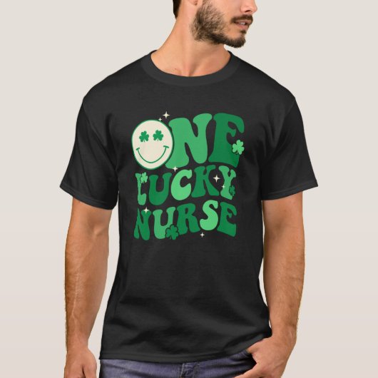 One Lucky Nurse Shamrock Groovy Happy St Patrick's Tシャツ (正面)