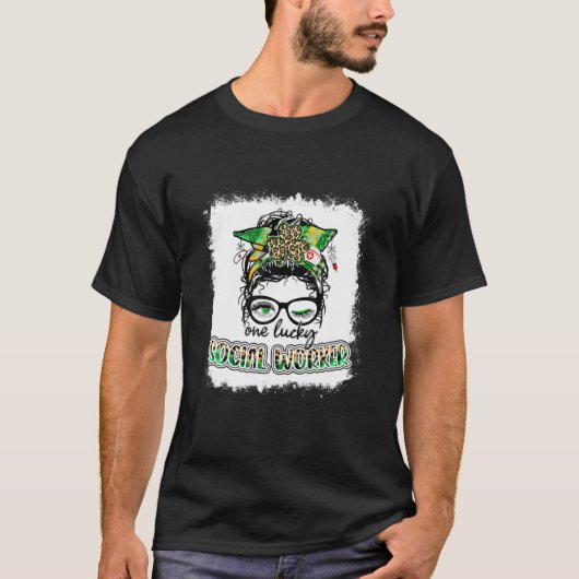 One Lucky Social Worker One LuckyナースMessy Bun Tシャツ (正面)
