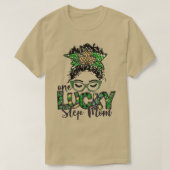 One Lucky Step Mom St  Tシャツ (デザイン正面)