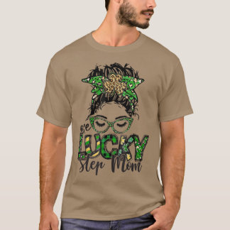 One Lucky Step Mom St  Tシャツ