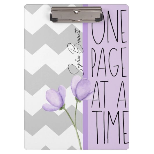 One Page at a Time – Motivational Lavender Floral クリップボード (正面)