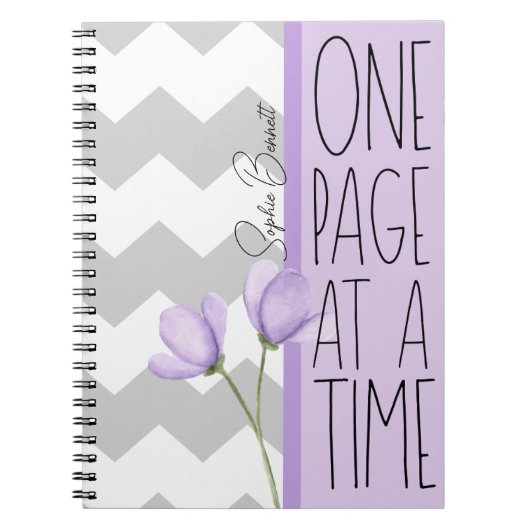 One Page at a Time – Motivational Lavender Floral ノートブック (正面)