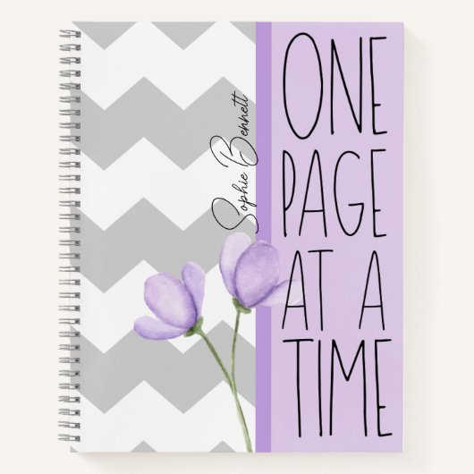 One Page at a Time – Motivational Lavender Floral ノートブック (正面)