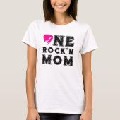 One Rock'n Mom Guitar Pick Parent Birthday Tシャツ (正面)