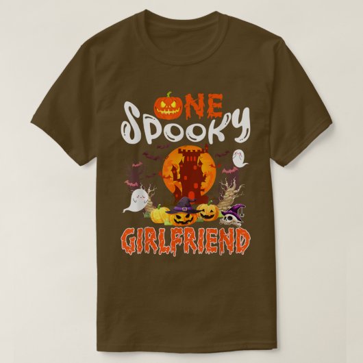 One Spooky Funny Girlfriend Halloween Couple Costu Tシャツ (デザイン正面)