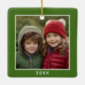 One Squareフォトプラス年 – ミニマル緑縁ど セラミックオーナメント (裏面)