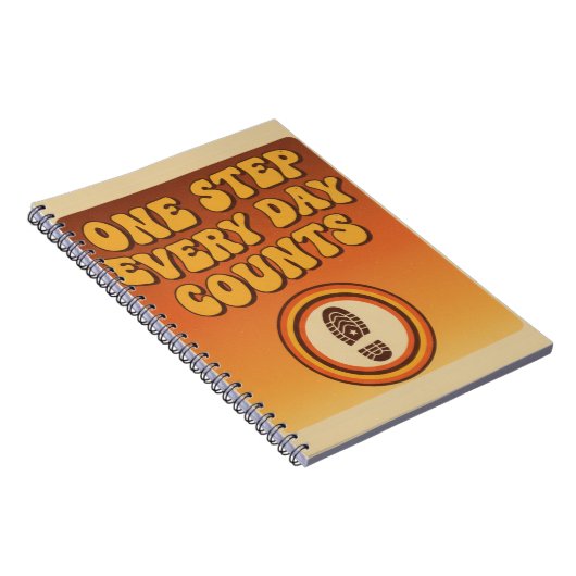 One Step Every Day – Retro Motivational Notebook ノートブック (右側)