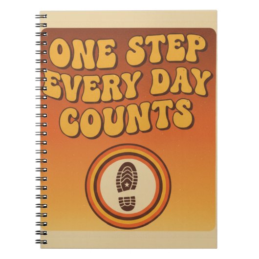 One Step Every Day – Retro Motivational Notebook ノートブック (正面)