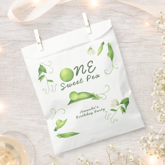 One Sweet Pea First Birthday フェイバーバッグ (クリップ留めされた状態)
