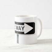 One way black and white street sign コーヒーマグカップ (正面右)