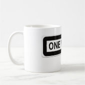 One way black and white street sign コーヒーマグカップ (左)