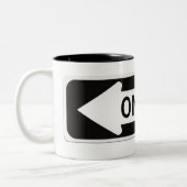 One way black and white street sign ツートーンマグカップ (左)