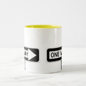One way sign ツートーンマグカップ (中央)