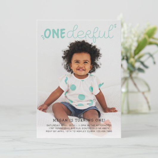 Onederfulティール（緑がかった色）ブルーミニマルフォト誕生日 招待状 (スタンド正面)