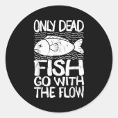 Only Dead Fish Go With Flow Motivational Quote  ラウンドシール (正面)