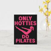 Only Hotties Do Pilates Funny Fitness Workout Humo カード (黄色い花)