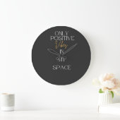Only positive Vibes in my space ラージ壁時計 (ホーム)