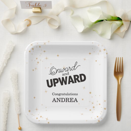 Onward and Upward Graduation Party ペーパープレート (ウェディング)