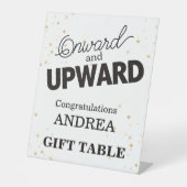 Onward and Upward Graduation Party 台座サイン (正面)