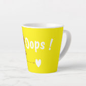 Oops! Cute Teddy Bear Mug – Fun Yellow Coffee Cup カフェラテマグ (右アングル)