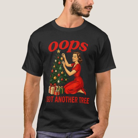 Oops I Got Another Tree Funny Retro Christmas  Tシャツ (正面)