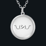 Oops Shrug Emoticon O\_(シ)_/ 日本のKaomoji シルバープレートネックレス<br><div class="desc">ギークおもしろいユーモア加重寺頭の無垢なOops shruging絵文字日本のASCII文字アート顔マーク。Globe Trottersは、地球の特異な画像を専門のまわりにに扱っている。グリーティングカユニークード、はがき、ポスター、マウスパッドなど。</div>