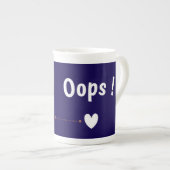 Oops Teddy Bear Specialty Mug with Heart | Cute Ka ボーンチャイナマグカップ (正面右)