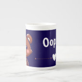 Oops Teddy Bear Specialty Mug with Heart | Cute Ka ボーンチャイナマグカップ (正面)