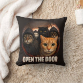 Open The Door Funny Cats in Hoodies Throw Pillow クッション (ブランケット)