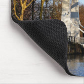 Ophaalbrug over gracht in Nederland. マウスパッド (コーナー)