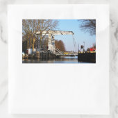 Ophaalbrug over gracht in Nederland. 長方形シール (バッグ)