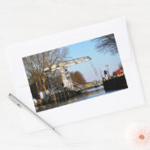 Ophaalbrug over gracht in Nederland. 長方形シール (封筒)