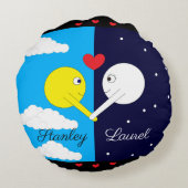 Opposite Attract - Sun & Moon in Love: ラウンドクッション (裏面)