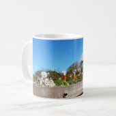 Optocht van Fubby's naar felicitatie. コーヒーマグカップ (正面左)