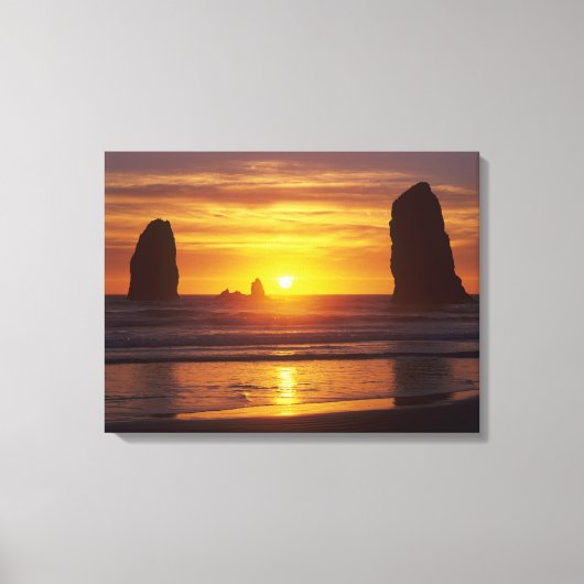 OR、オレゴン海岸、キャノンビーチ、海賊版 キャンバスプリント (正面)