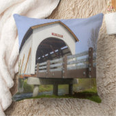 OR、Jackson County、Mckee Covered Bridge クッション (ブランケット)